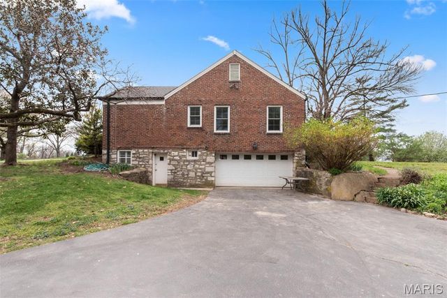 30 Fox Meadows, St Louis, MO 63127