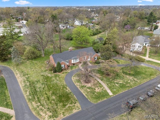 30 Fox Meadows, St Louis, MO 63127