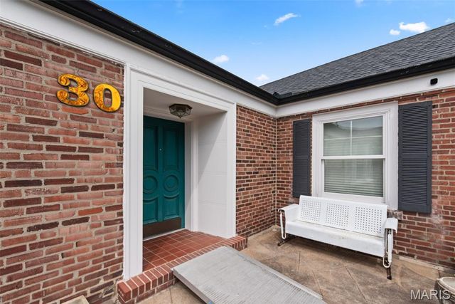 30 Fox Meadows, St Louis, MO 63127