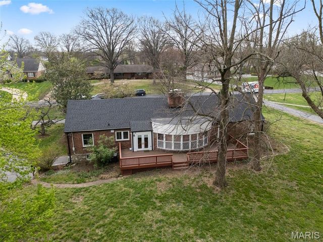 30 Fox Meadows, St Louis, MO 63127