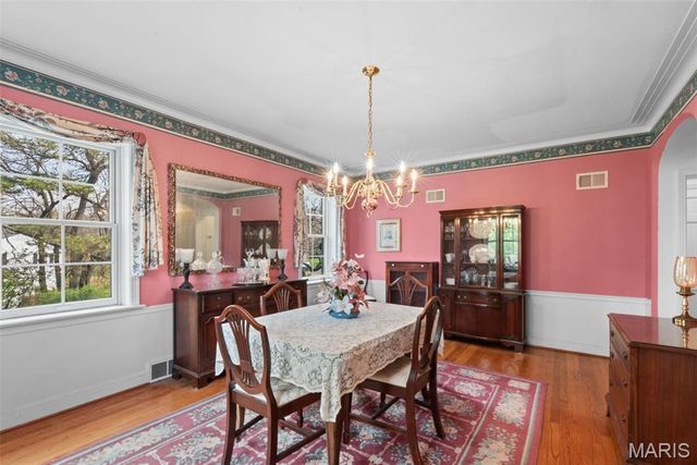 30 Fox Meadows, St Louis, MO 63127