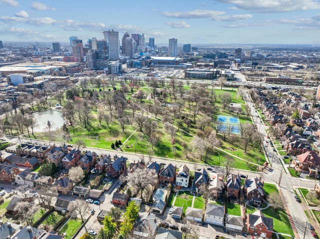 915 Dennison Avenue, Columbus, OH 43201