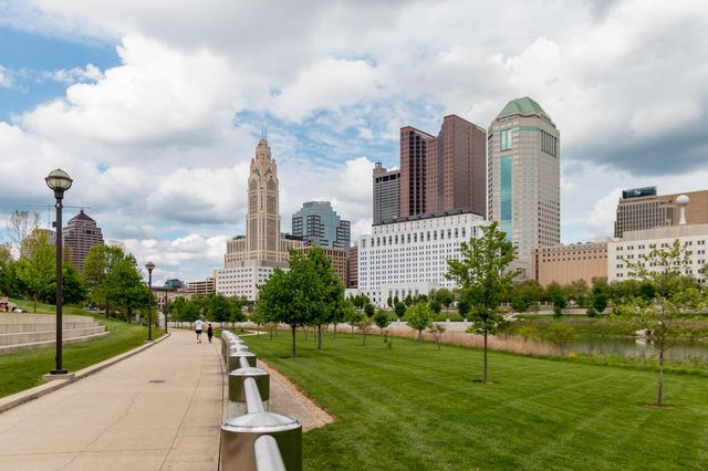 915 Dennison Avenue, Columbus, OH 43201