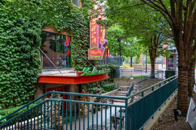 915 Dennison Avenue, Columbus, OH 43201