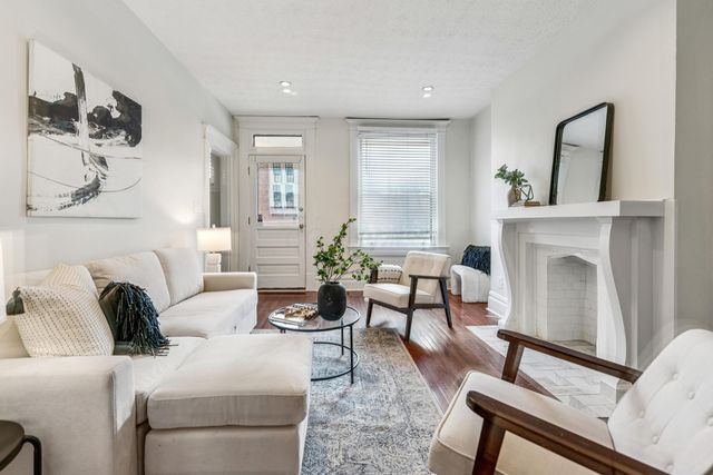 915 Dennison Avenue, Columbus, OH 43201