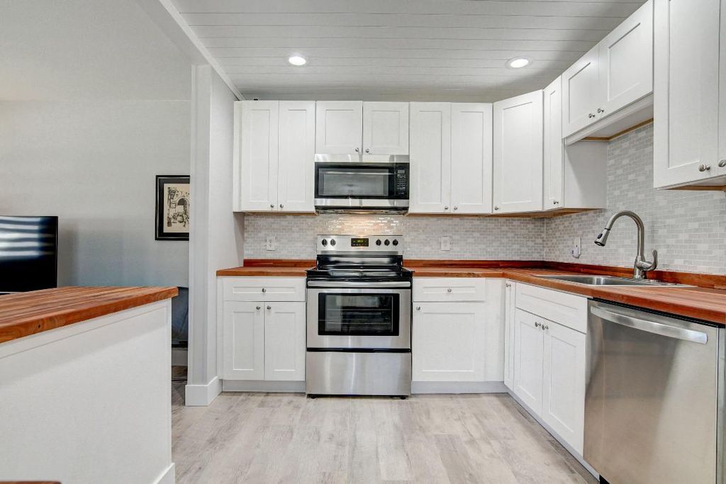 Image 15 of property listing at 78 Saxony B, Delray Beach, FL 33446