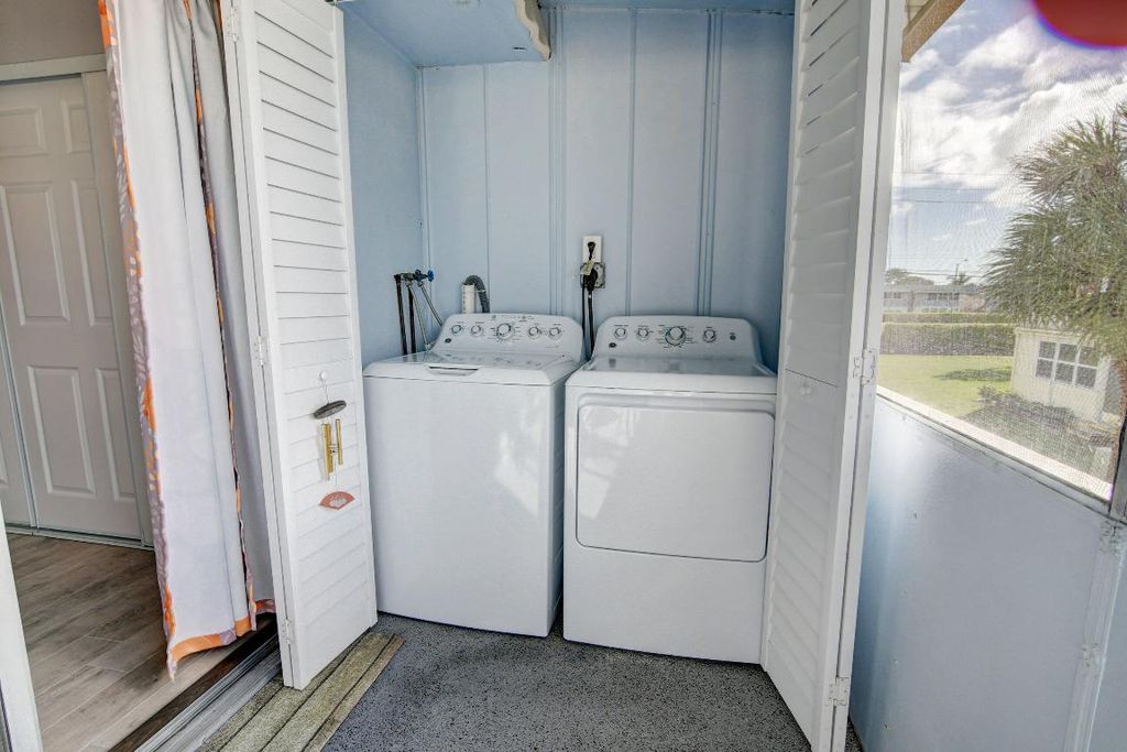 Image 27 of property listing at 78 Saxony B, Delray Beach, FL 33446