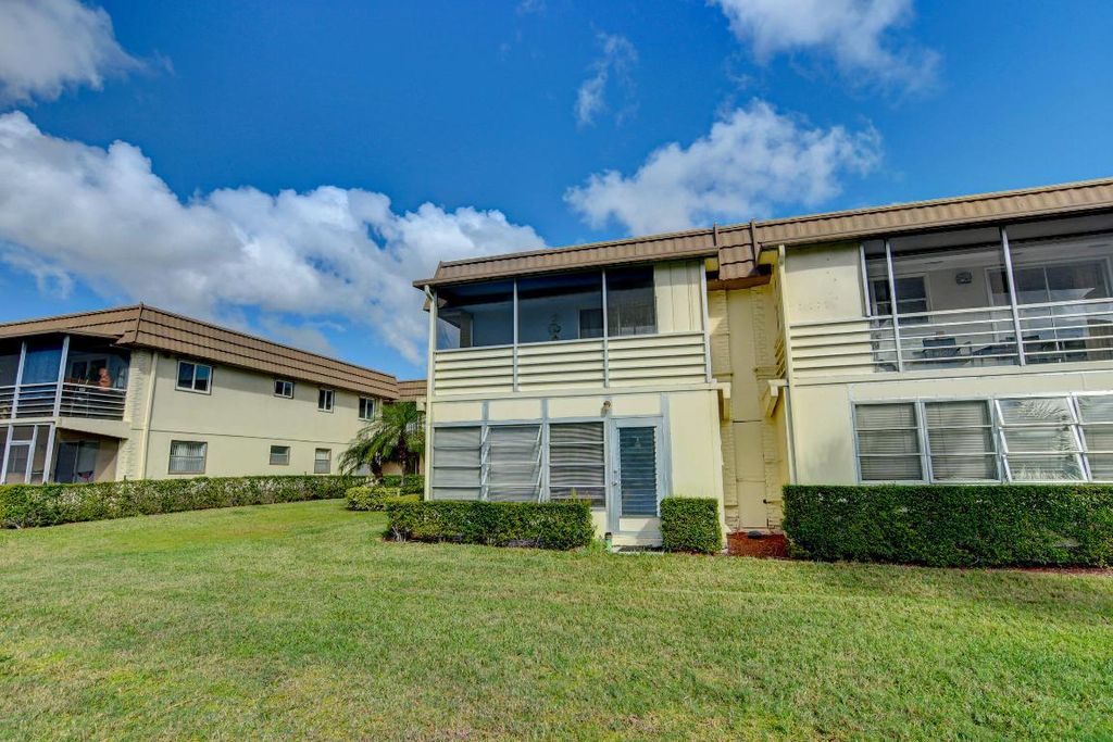 Image 28 of property listing at 78 Saxony B, Delray Beach, FL 33446