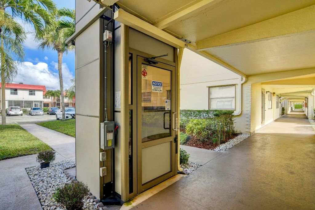 Image 30 of property listing at 78 Saxony B, Delray Beach, FL 33446