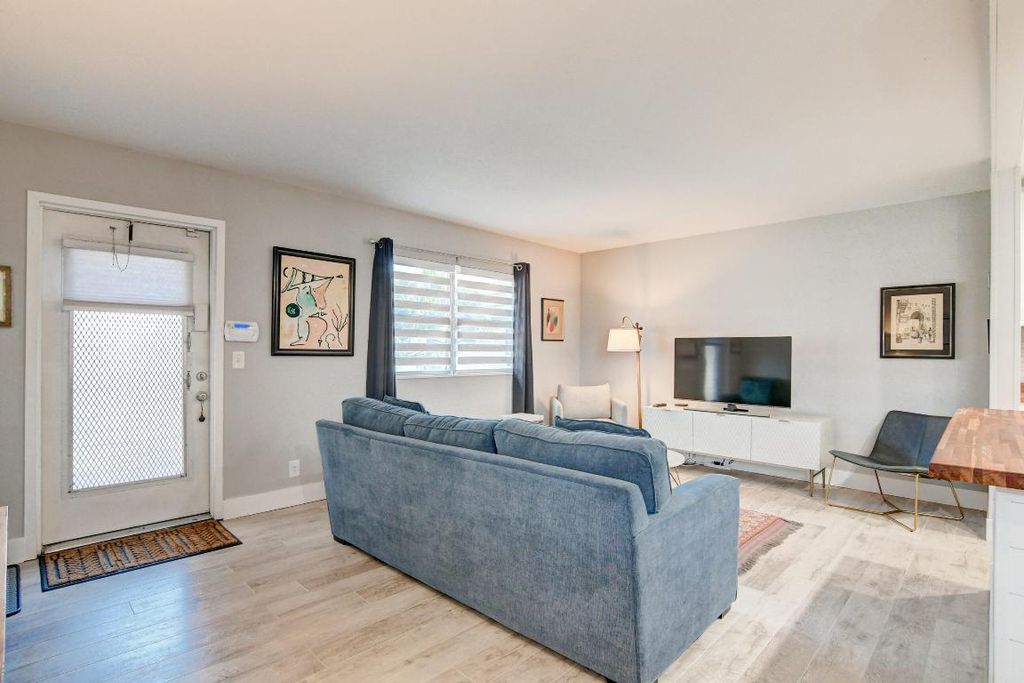 Image 4 of property listing at 78 Saxony B, Delray Beach, FL 33446