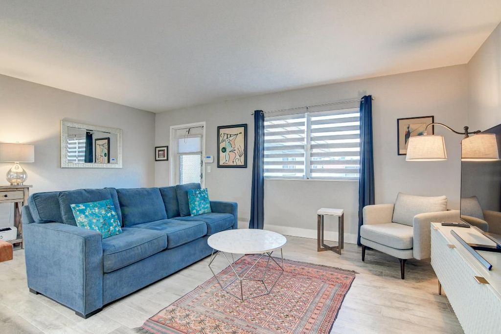 Image 7 of property listing at 78 Saxony B, Delray Beach, FL 33446