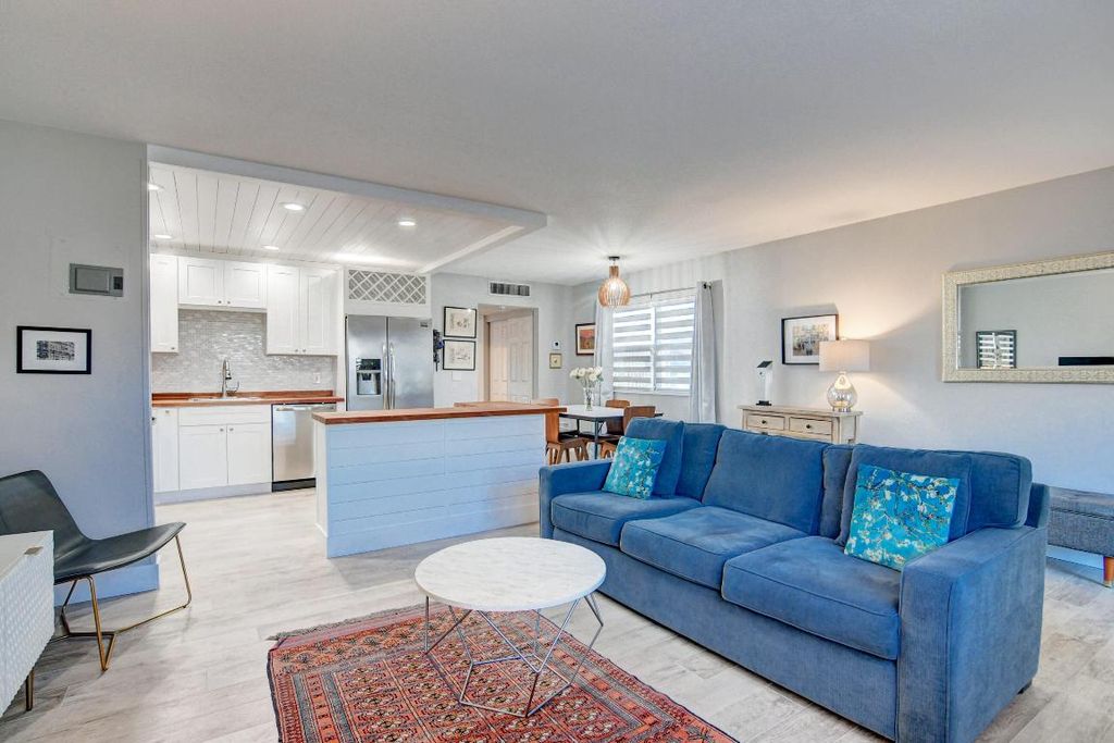 Image 8 of property listing at 78 Saxony B, Delray Beach, FL 33446