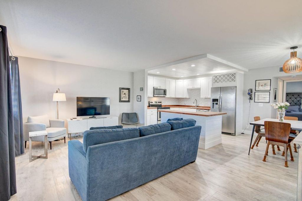 Image 9 of property listing at 78 Saxony B, Delray Beach, FL 33446