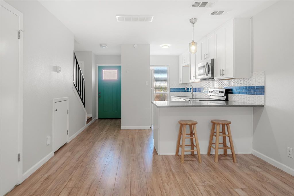 3820 Southway DR D, Austin, TX 78704