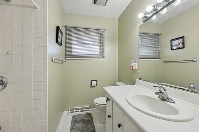 202 S Dakota Avenue, Ames, IA 50014