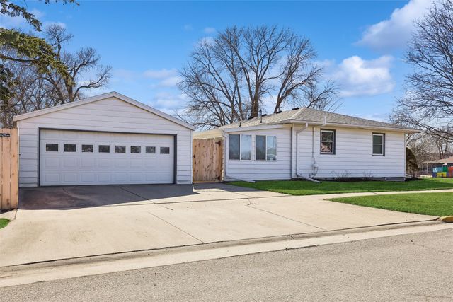 202 S Dakota Avenue, Ames, IA 50014