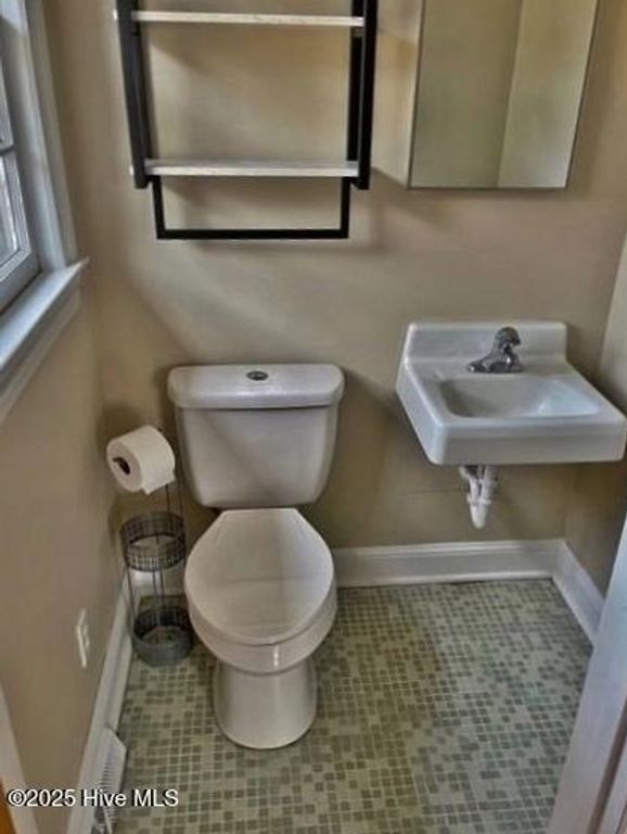 Image 6 of property listing at 211 Nichols Drive, Greenville, NC 27858