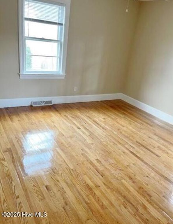 Image 8 of property listing at 211 Nichols Drive, Greenville, NC 27858