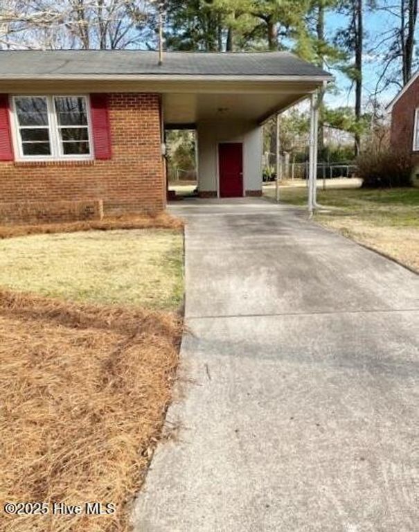 Image 9 of property listing at 211 Nichols Drive, Greenville, NC 27858
