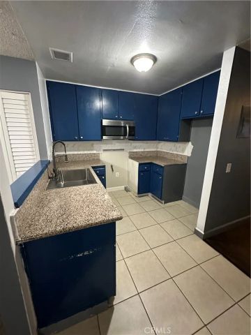 165 Racquet Club Expressway, Compton, CA 90220