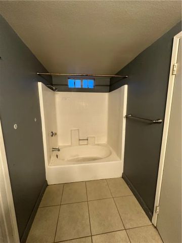 165 Racquet Club Drive, Compton, CA 90220