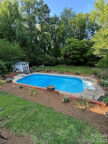 606 N Pine Lane, Wadesboro, NC 28170