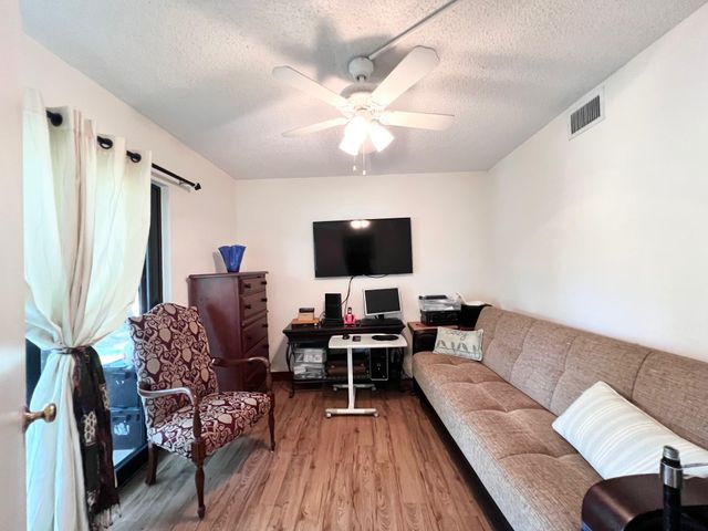 9999 N Belfort Cir 101, Tamarac, FL 33321
