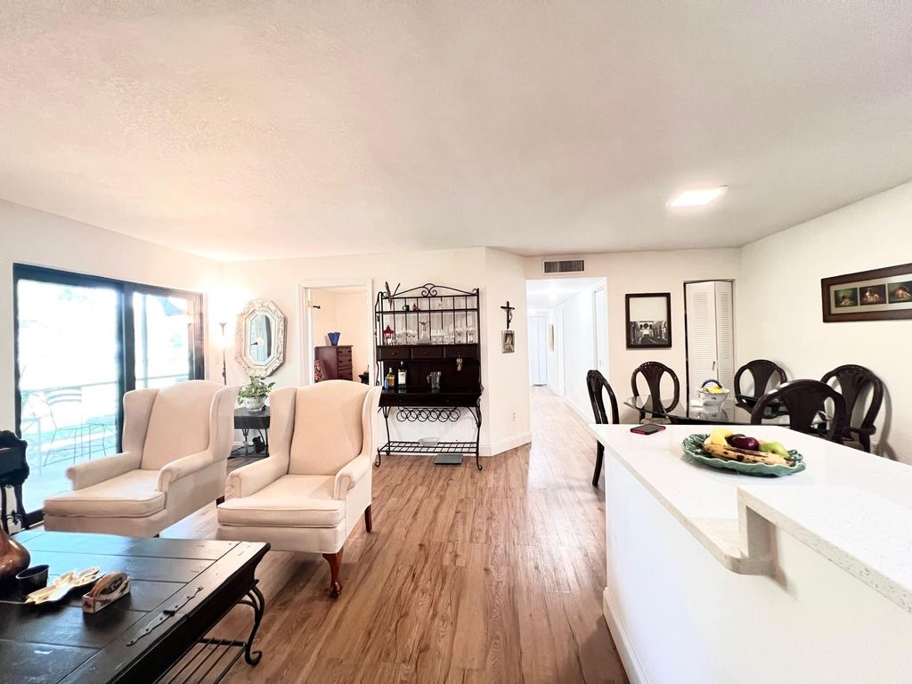 9999 N Belfort Cir 101, Tamarac, FL 33321