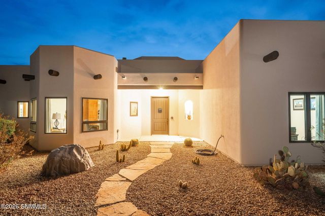 1232 Titania Court, Las Cruces, NM 88007