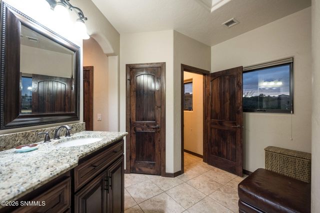 1232 Titania Court, Las Cruces, NM 88007