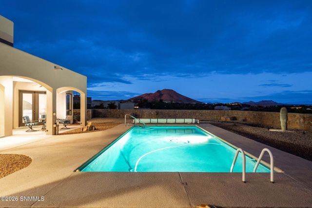 1232 Titania Court, Las Cruces, NM 88007