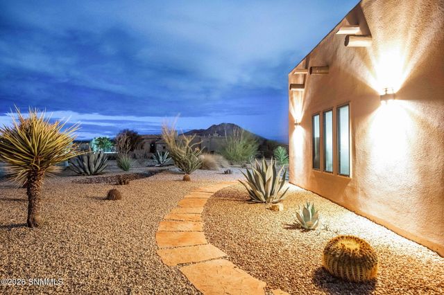 1232 Titania Court, Las Cruces, NM 88007