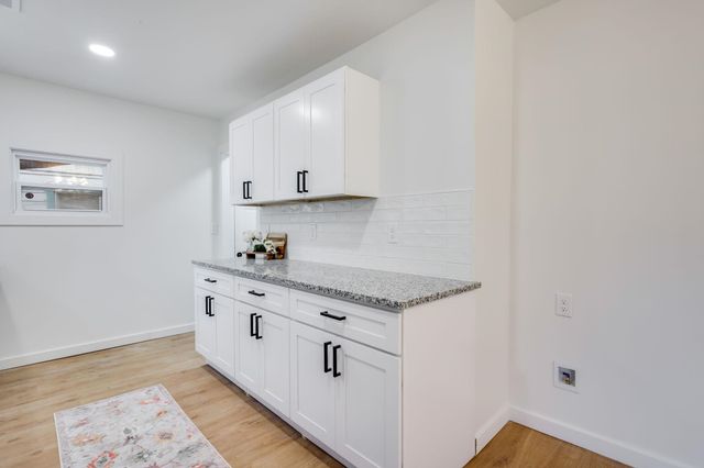 619 N Battin Ave, Wichita, KS 67208