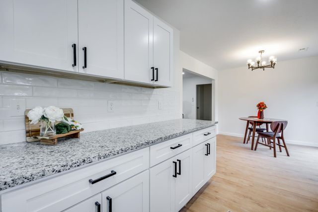 619 N Battin Ave, Wichita, KS 67208