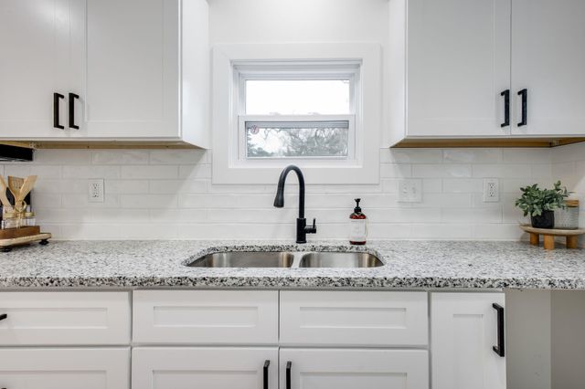 619 N Battin Ave, Wichita, KS 67208