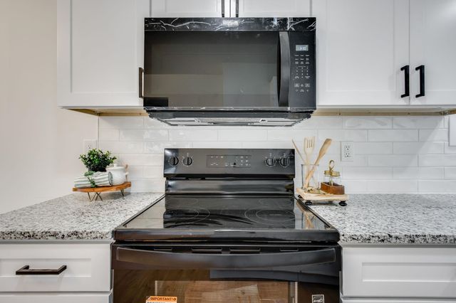 619 N Battin Ave, Wichita, KS 67208