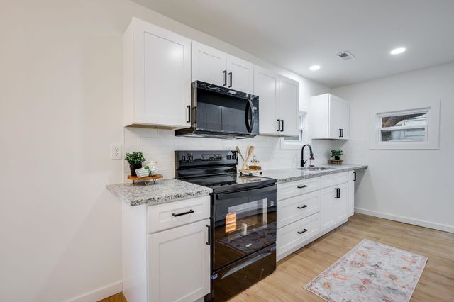 619 N Battin Ave, Wichita, KS 67208