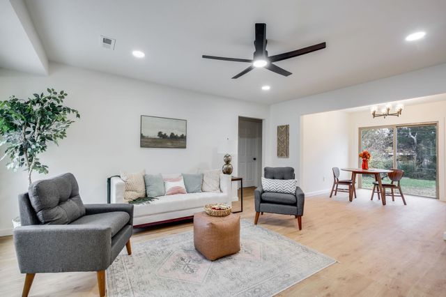 619 N Battin Ave, Wichita, KS 67208