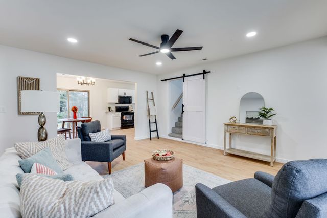 619 N Battin Ave, Wichita, KS 67208