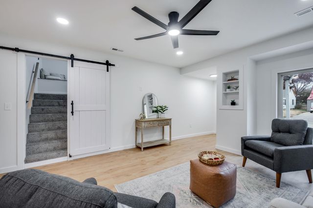 619 N Battin Ave, Wichita, KS 67208