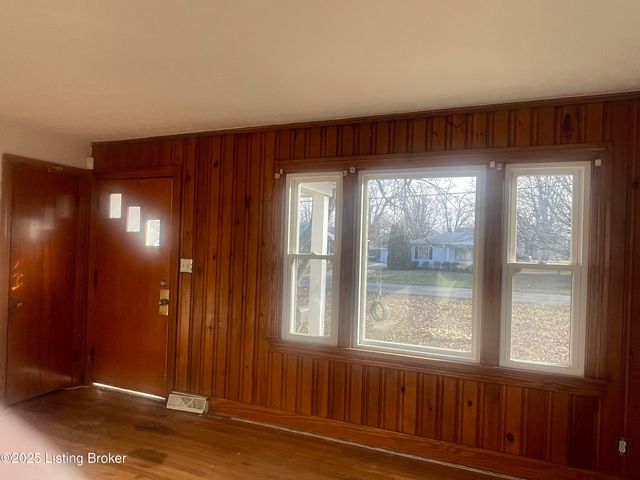 4110 North Ln, Louisville, KY 40216