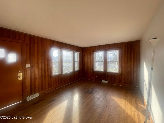 4110 North Ln, Louisville, KY 40216