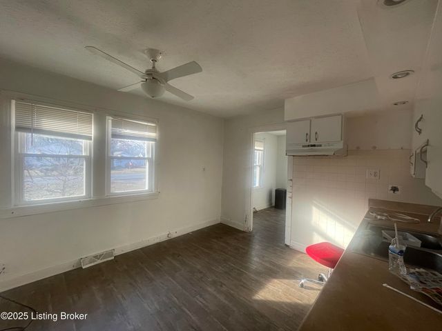 4110 North Ln, Louisville, KY 40216