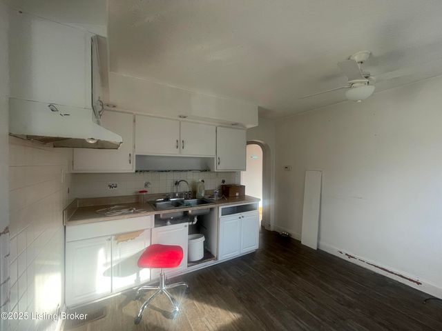 4110 North Ln, Louisville, KY 40216