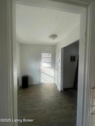 4110 North Ln, Louisville, KY 40216