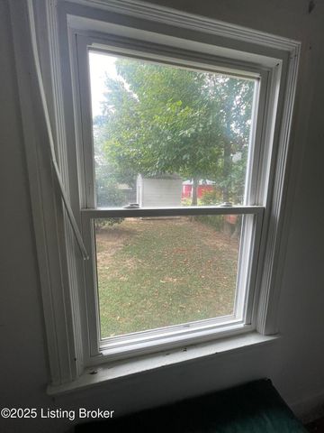 4110 North Ln, Louisville, KY 40216