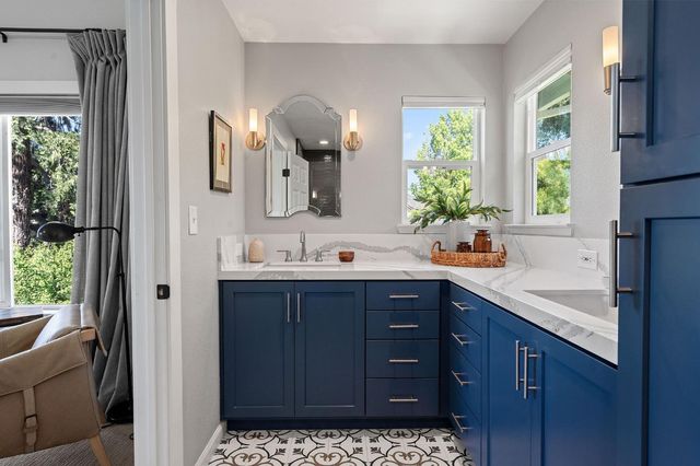 836 52nd St, Sacramento, CA 95819