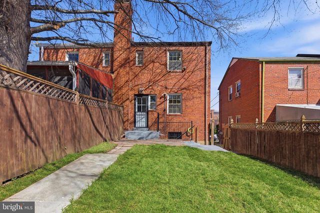 5722 CHILLUM PL NE, Washington, DC 20011