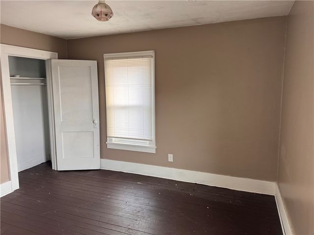 400 Emerson Ave, Farrell, PA 16121