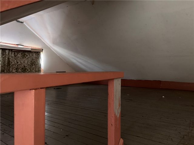 400 Emerson Ave, Farrell, PA 16121